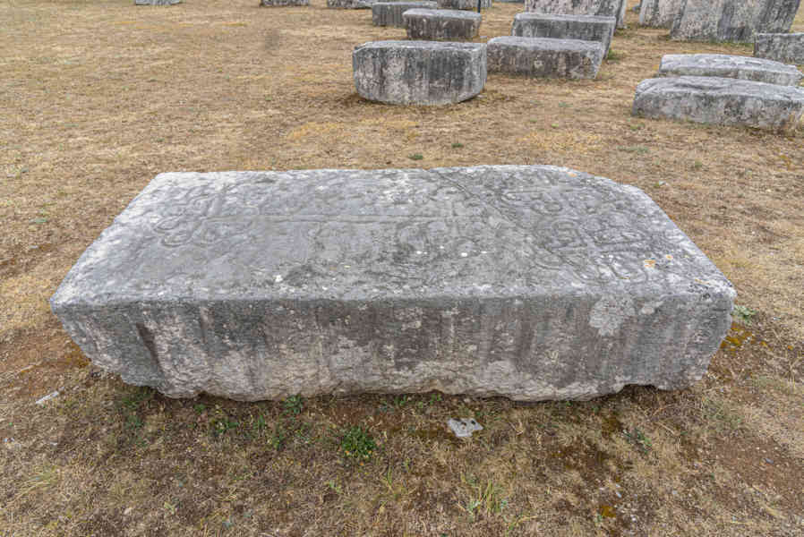 Bosnia y Herzegovina - Stolac - necrópolis de Radimlja - tumbas Stecci 22.jpg